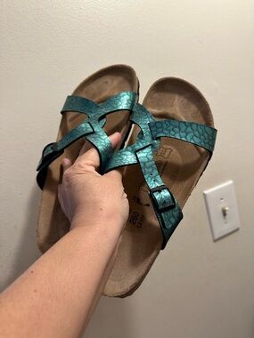 Green Metallic Crisscross Buckle Sandals